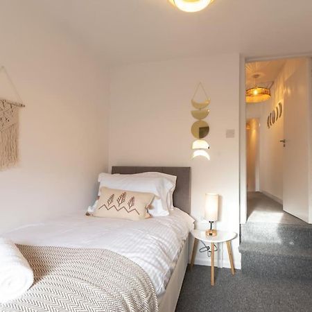 Beautiful 4 Bedroom House Reading Esterno foto