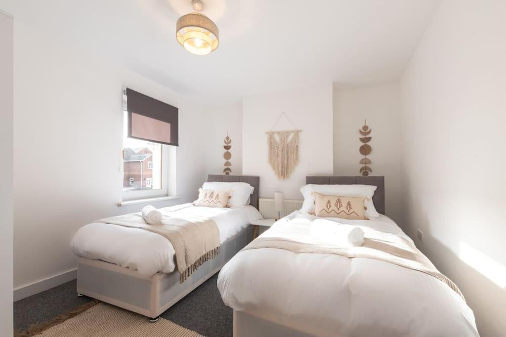 Beautiful 4 Bedroom House Reading Esterno foto