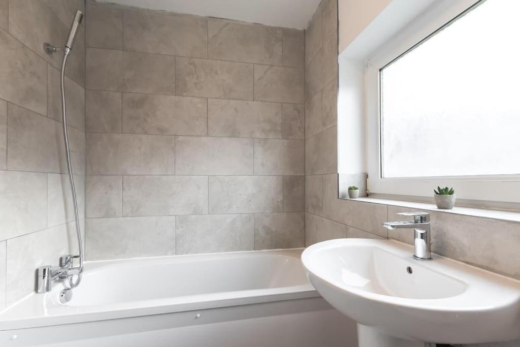 Beautiful 4 Bedroom House Reading Esterno foto
