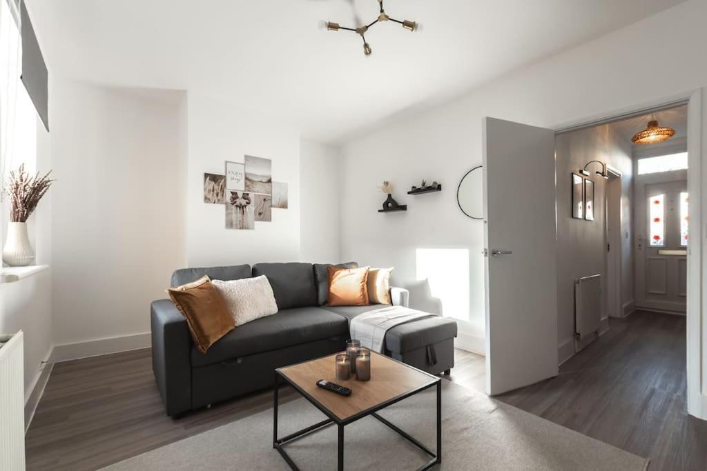 Beautiful 4 Bedroom House Reading Esterno foto